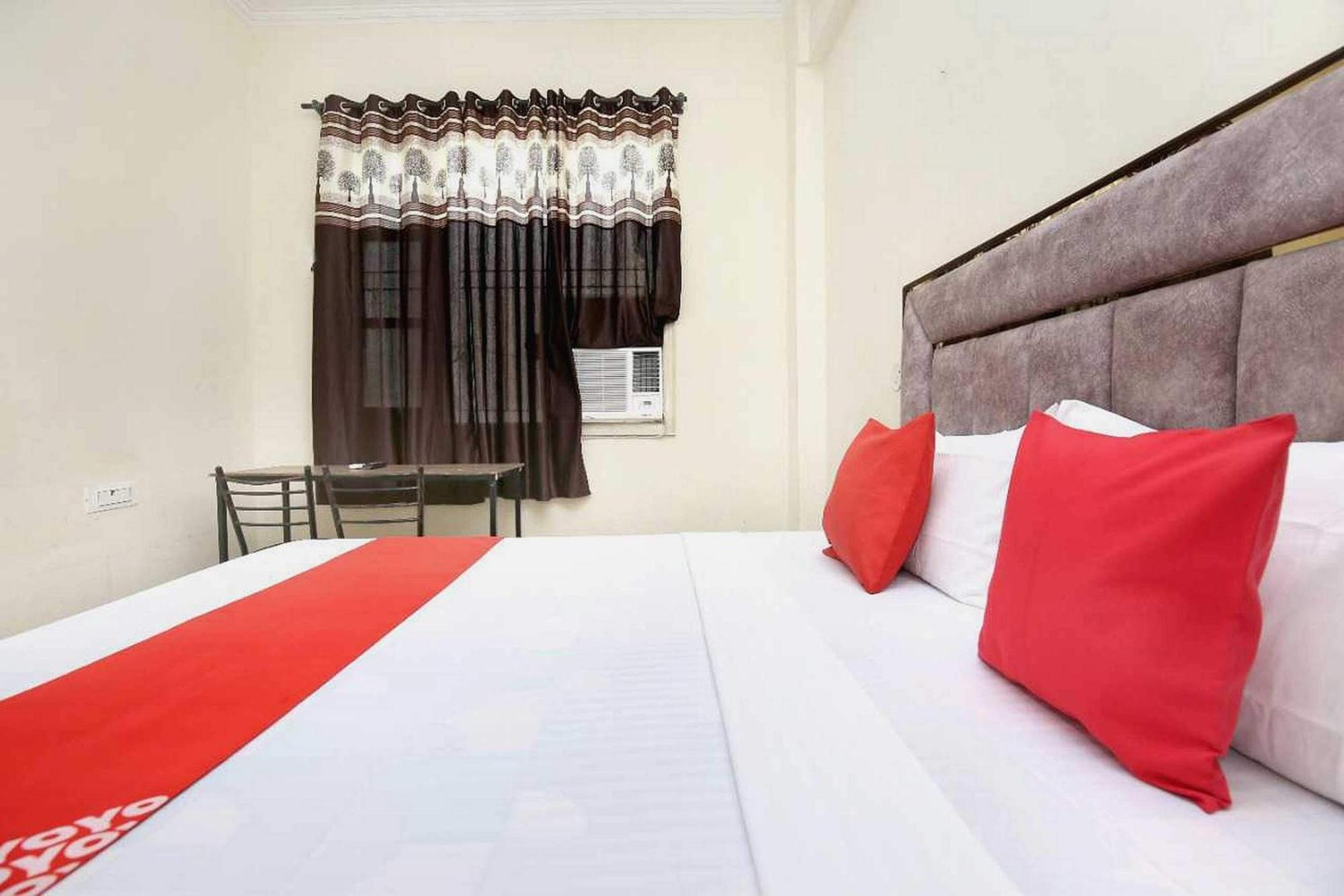 Oyo 91941 Hotel Golden Crown Sirhind Экстерьер фото