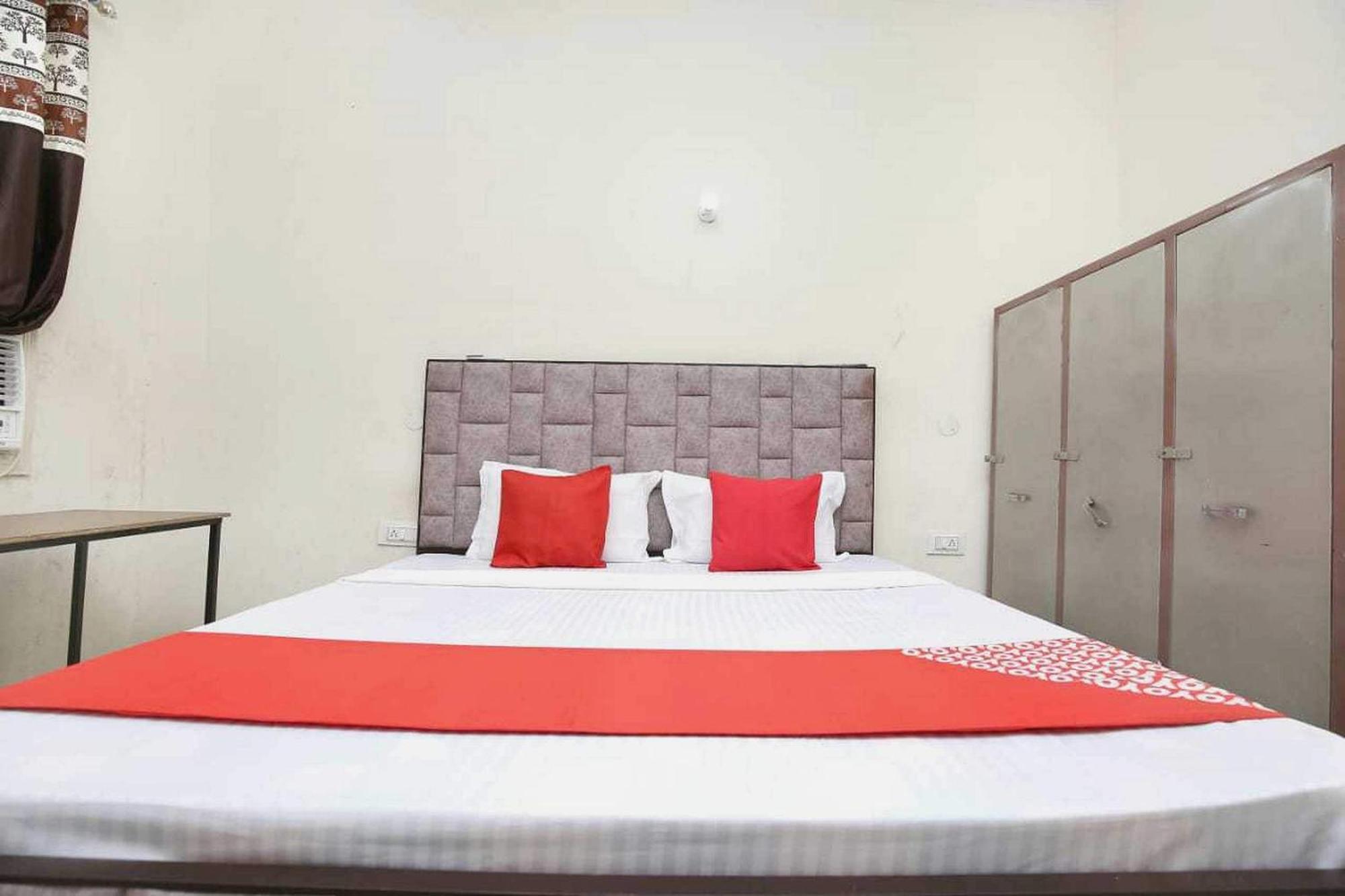 Oyo 91941 Hotel Golden Crown Sirhind Экстерьер фото