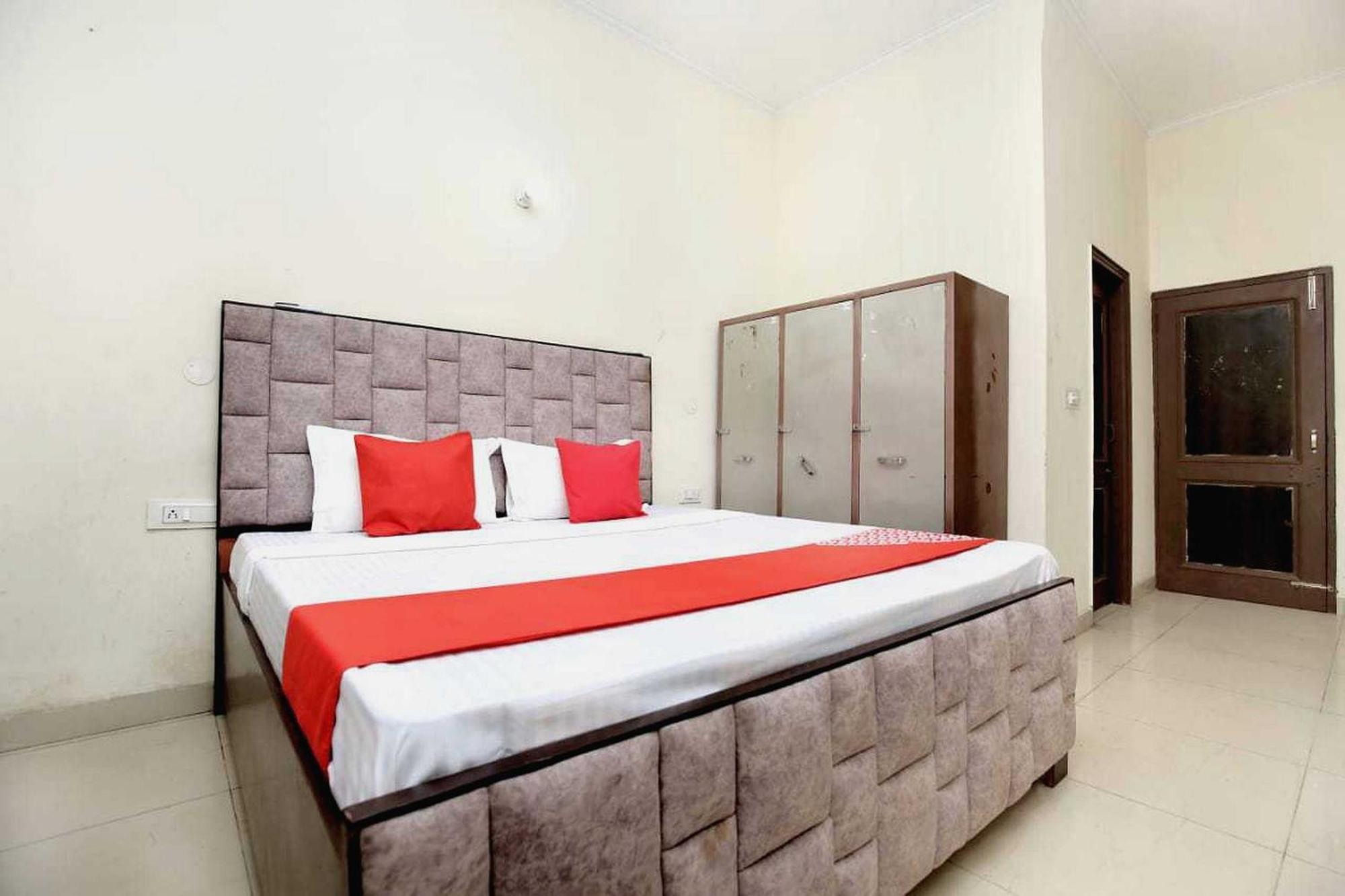 Oyo 91941 Hotel Golden Crown Sirhind Экстерьер фото