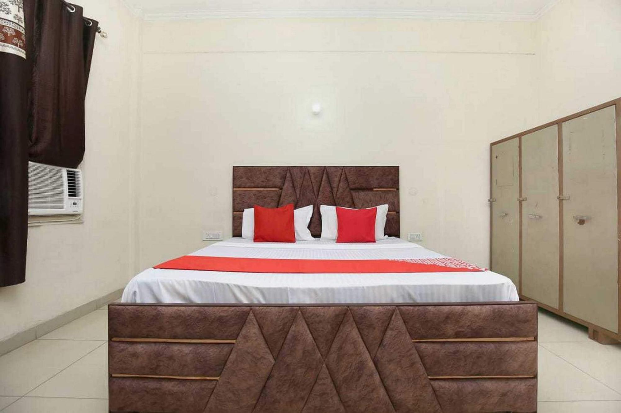 Oyo 91941 Hotel Golden Crown Sirhind Экстерьер фото