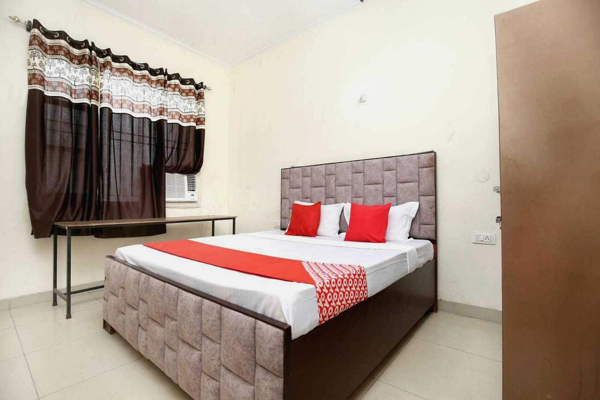 Oyo 91941 Hotel Golden Crown Sirhind Экстерьер фото