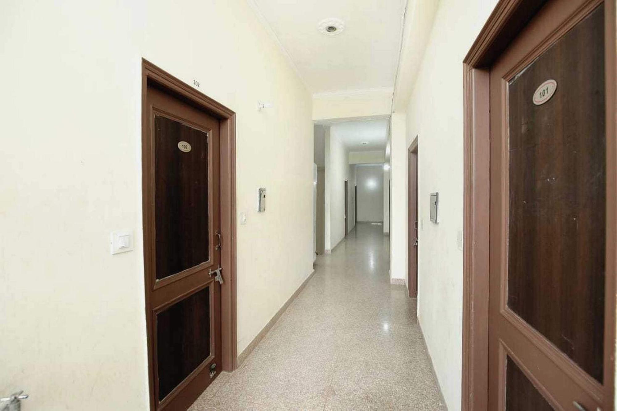 Oyo 91941 Hotel Golden Crown Sirhind Экстерьер фото