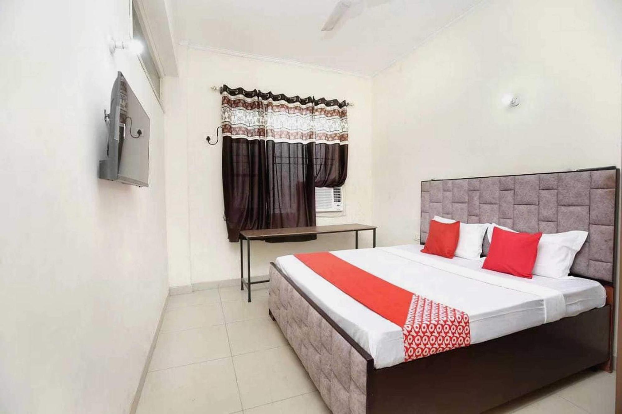 Oyo 91941 Hotel Golden Crown Sirhind Экстерьер фото